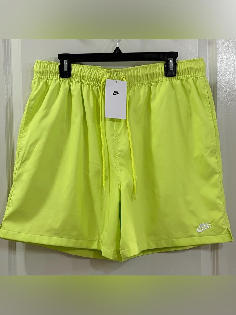 Nike Men's Club Woven Flow Lightweight Mesh Lined Training Shorts Size L Yellow